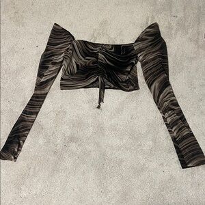 size large windsor cropped patterned long sleeve top